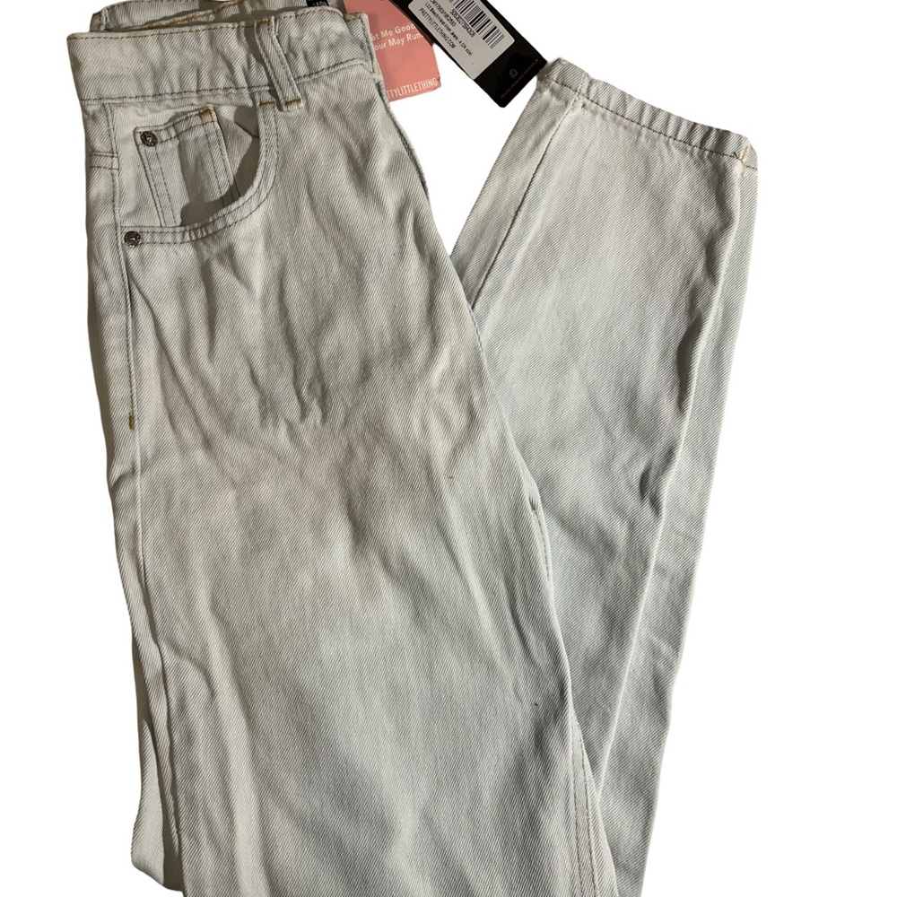 PrettyLittleThing Women's Cream Straight Jeans